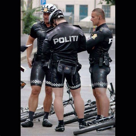 la policía en noruega men s uniforms police uniforms army uniform men in uniform summer
