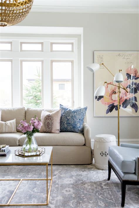 Glam And Style In The Confines Of A Roomier Living Room