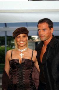 I due ex coniugi dopo anni di battaglie a colpi di dichiarazioni, tornano ad avere un rapporto pacifico per e' proprio stefano bettarini a rivelare in una intervista esclusiva al settimanale chi, di aver ritrovato il rapporto con la ex moglie simona ventura. Simona Ventura Stefano Bettarini: quelli che … tornano ...