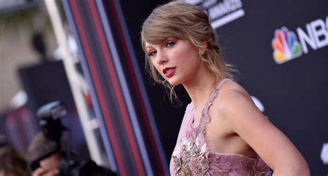 Taylor Swift Gets Political Endorses Democrats In Us Midterms
