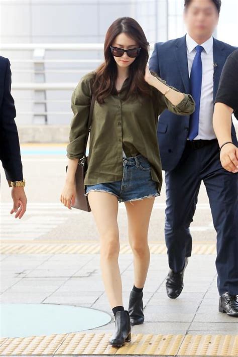 가을 부르는 소녀시대 윤아의 공항패션…“카키 셔츠 이게 바로 입추패션” 아주경제