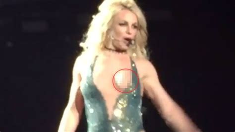 Oops She Did It Again Britney Spears Sufrió Una Falla De Vestuario En