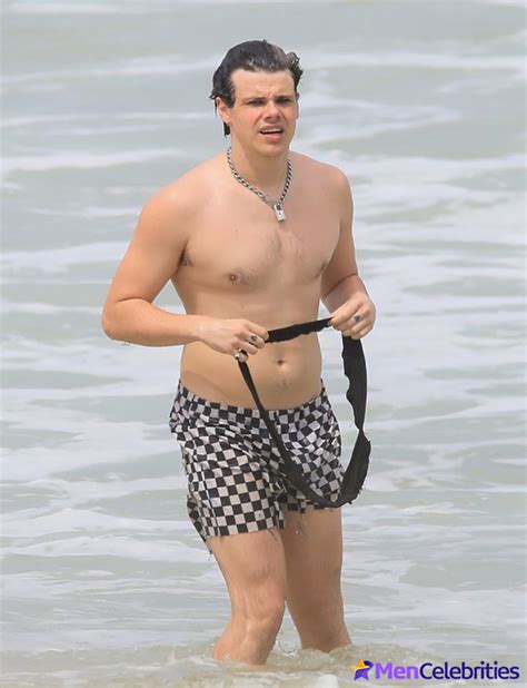 Free Sexy Yungblud Flaunts His Bare Chest On The Beach And May Be