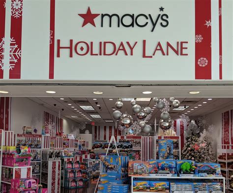 Macys Holiday Lane Opens At Staten Island Mall