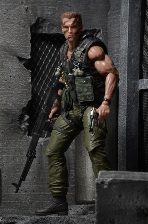 Closer Look Commando 30th Anniversary Ultimate John Matrix 7 Scale