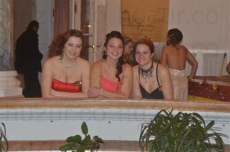 Ich habe nun schon mal bei einer reinigung nachgefragt und die meinten ich kann es nur reinigen lassen wenn da ein p drinne ist,sonst nicht. hochzeitskleid reinigen kosten | Bridesmaid dresses ...