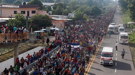 Thousands Of Migrants Resume Advance Towards Us Border After Crossing