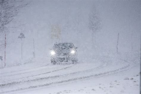 Schnee Chaos Im Erzgebirge Wintereinbruch F Hrt Zu Unf Llen