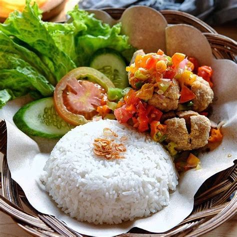 Rasanya tak kalah nikmat dengan aksen pedas yang segar. Bakso Geprek Sambal Dabu Dabu 😍 | Bakso