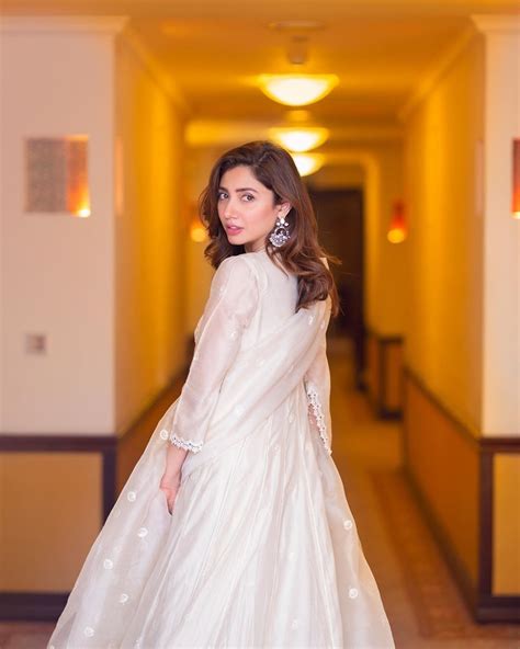 Mahira Khan Spotted In Sania Maskatiya Pakistani White Dress Shadi