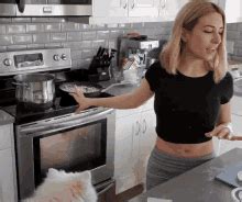 Alinity Cooking Gif Alinity Cooking Black Discover Share Gifs