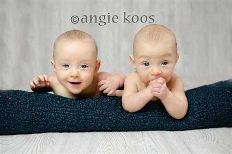 6 Month Old Twins Photo Idea Pose Angie Koos Photography Двойняшки Дети