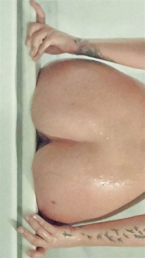 Demi Lovato Nude Bath 17 Bilder