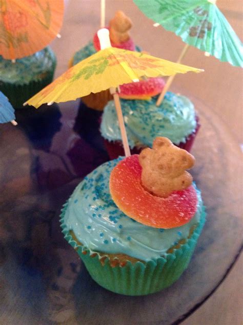 Pin By Amanda Bolli On Under The Sea Tropical Cupcakes Summer