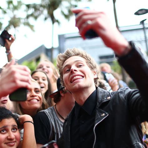 5soss Luke Hemmings Admits That Being Mobbed By Fans Can Get Quite