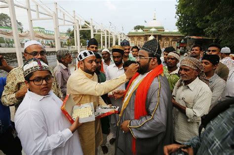 Hindus Win Disputed Land Over Muslims The Arkansas Democrat Gazette