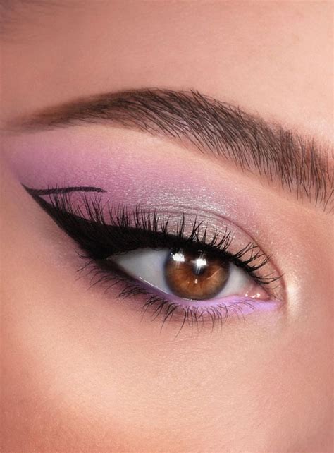 Gorgeous Makeup Trends To Be Wearing In 2021 Lilac And Graphic Line