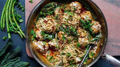 Cover with 4l (4.2 qt) of water and place over high heat. Khao soi chicken meatballs | Recipe in 2020 | Khao soi