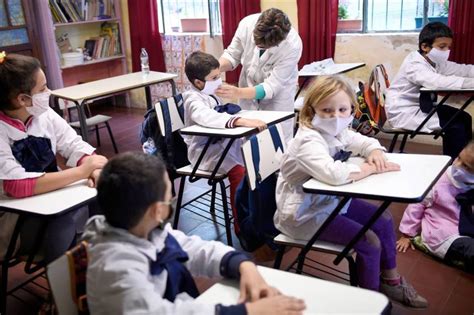 En Uruguay Miles De Niños Vuelven A Las Escuelas Espacioteca