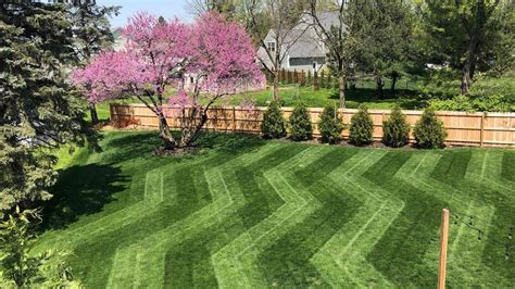 Mowing Zigzag Stripes With A Toro Timemaster Youtube