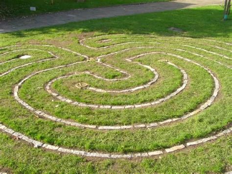Build A Backyard Labyrinth 20 Steps With Pictures Instructables
