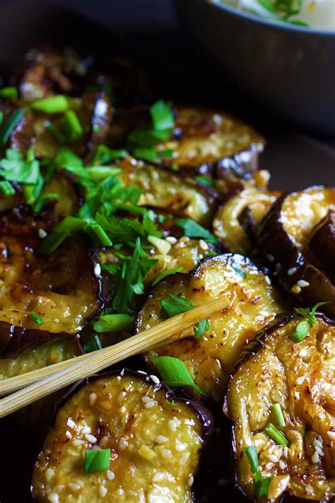 This delicious asian sauce only requires 5 minutes of cooking time! Chinese Eggplant with Garlic Sauce | Gourmandelle