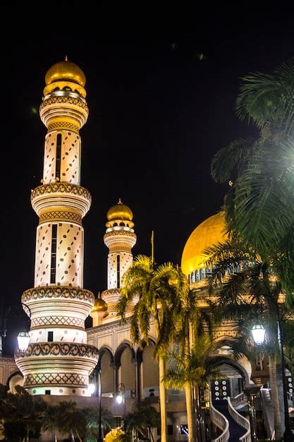 Premium Photo Night View Of Jame Asr Hassanil Bolkiah Mosque In