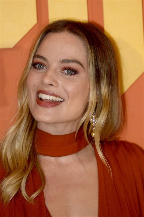 Margot Robbie Sexy At Once Upon A Time In Hollywood Premiere In London The Fappening