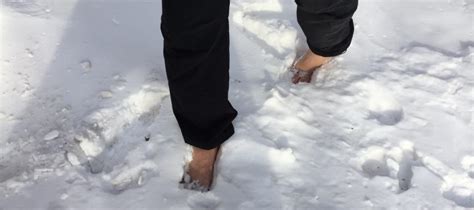 Should You Go Barefoot In The Snow Ratemds Health News