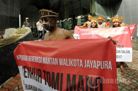 Aksi Anti Korupsi Papua Foto Tribunnews