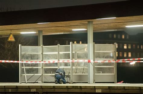 Nach angaben der polizei war am dienstagnachmittag von einem. Explosion in Hamburg: Verdächtiger mit rechtsextremer Vergangenheit - Panorama - Stuttgarter Zeitung