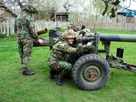 Clash Of Steel Image Gallery British Mobat Anti Tank Weapon In Action