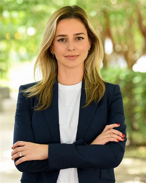 Meet Mariana Trentinti Top Real Estate Agents In Miami The Carroll Group
