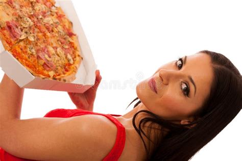 Glimlachende Vrouw Die Heerlijke Pizza In Kartondoos Houden Stock Afbeelding Image Of