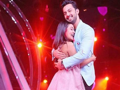Neha Kakkar Breaks Down On The Sets Of Indian Idol 10 Shares She Is Going Through A Rough Patch