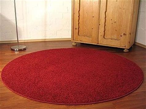 Ein roter teppich ist ein meist lang ausgerollter teppich, auf dem prominente personen (stars, staatsoberhäupter etc.) gehen. imut Geschäft: Teppich Hochflor Shaggy Cottage Rot Rund in ...