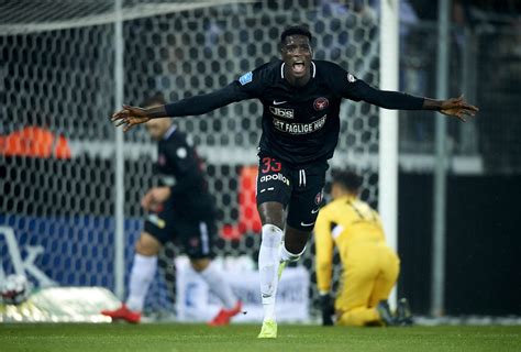 Prolifique buteur dans les équipes de jeunes, il fait ses débuts avec l'équipe première en 2012 face au randers fc, à l'âge de 18 ans 1. 6. december: Paul Onuachu savner fansene