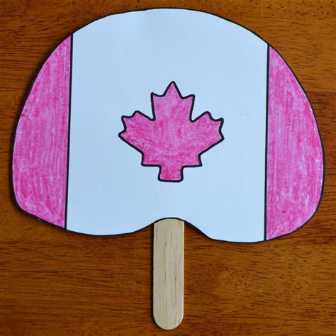 See more ideas about canada day crafts, canada day, canada day party. East Coast Mommy: Canada Day Fan {with free printable ...
