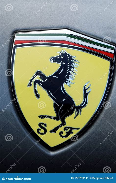 Insignia Del Logotipo De Ferrari Foto Editorial Imagen De Lujo Negro