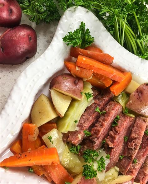 This instant pot corned beef recipe is easy as it gets, yields hearty flavor, and is sure to become a fast family favorite. Instant Pot Corned Beef and Cabbage Without Beer - Hello Nature