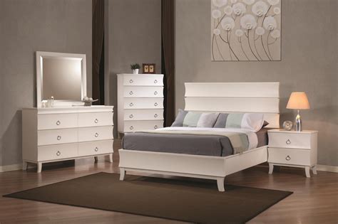 Coaster Holland Casual Bedroom Set In White