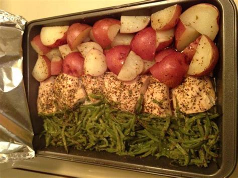 Italian chicken potato and green bean bake is an easy weeknight meal all in one dish with perfectly seasoned chicken, potatoes, and beans. Italian Chicken Potato and Green Bean Bake - 1K Recipes!