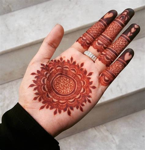 Modern Mehndi Designs Front Hand Zohal