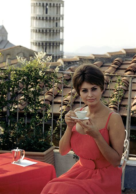Sophia Loren On A Balcony In Front Of The Leaning Tower Of Pisa In