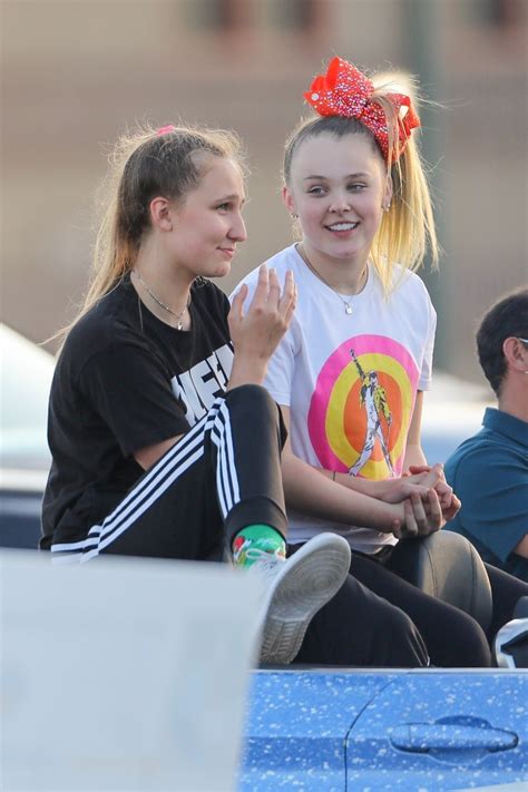 Jojo Siwa Kisses Girlfriend Kylie Prew As The Couple Hold Hands And