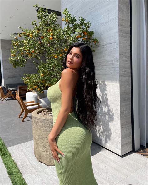 Kylie Jenner Shows Off Her Curves In These Hot And Sexy Pictures