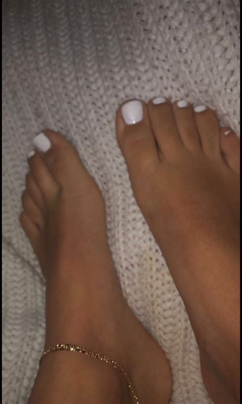 White Toes Pretty Toe Nails Toe Nails White White Toenails