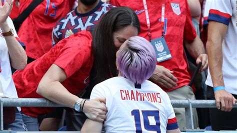 megan rapinoe sue bird seal the women s world cup win with a kiss cnn
