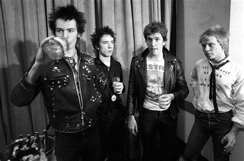 sex pistols aim to give queen elizabeth s jubilee a touch of punk