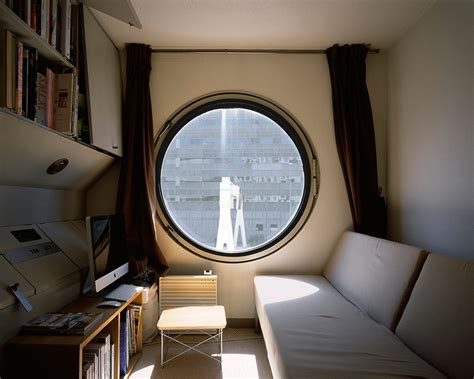 Capsule hotels provide their guests with private, enclosed beds. Nakagin Capsule Tower in Tokyo / Kisho Kurokawa ⋆ ArchEyes